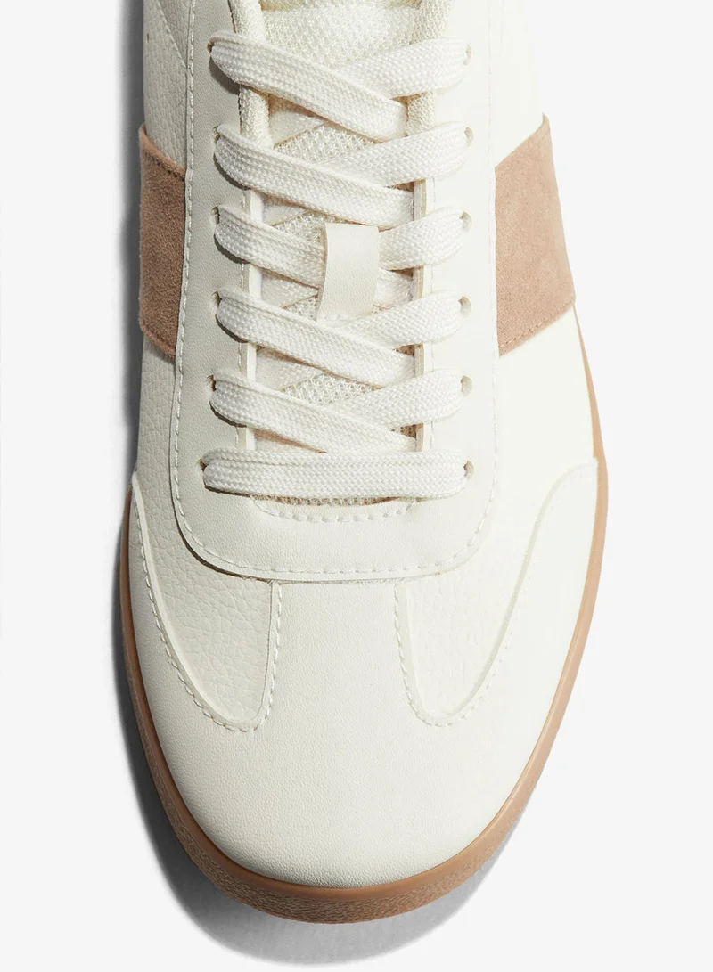 اتش اند ام حذاء رياضي