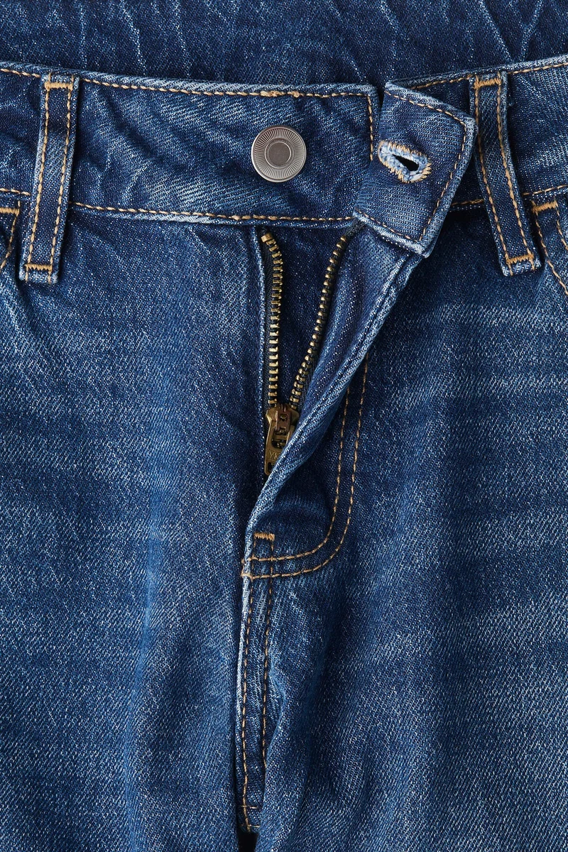 اتش اند ام جينز بخصر عادي وقصّة سلِم