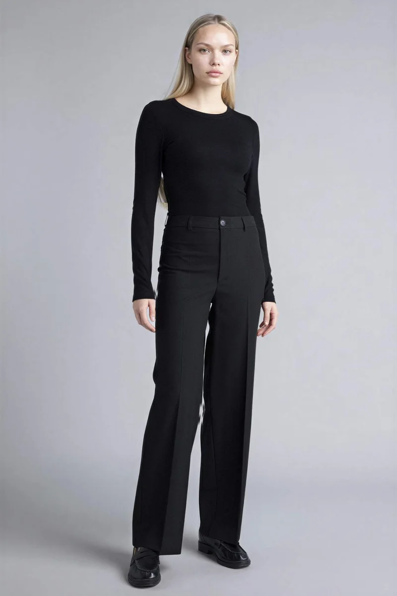 ديفاكتو Slim Fit Crew Neck Basic Long Sleeve T-Shirt