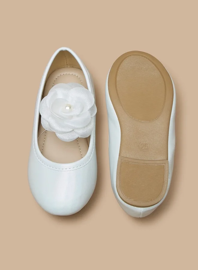 فلورا بيلا من شو إكسبرس Girls Accent Detail Slip-On Round Toe Ballerina Shoes