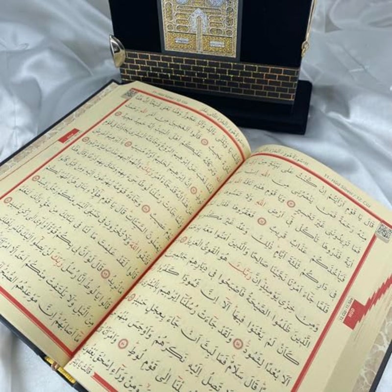 Deluxe Arabic Quran with Kaaba-Inspired Velvet Cover Premium Islamic Gift for Ramadan, Hajj and Umrah Elegant Hardcover Holy Book 17 x 24 x 7 cm - Image 2