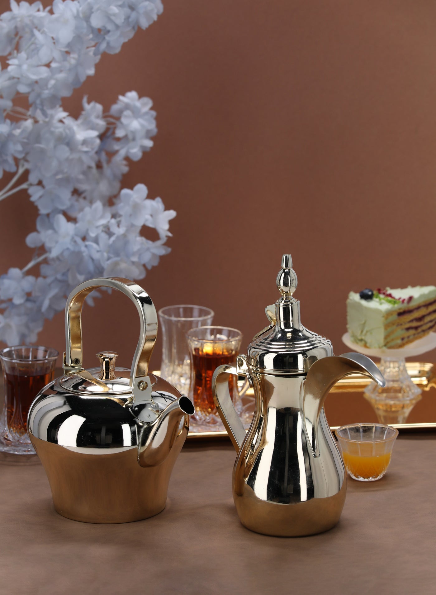 Dallah And  Jug Large Plain Gold