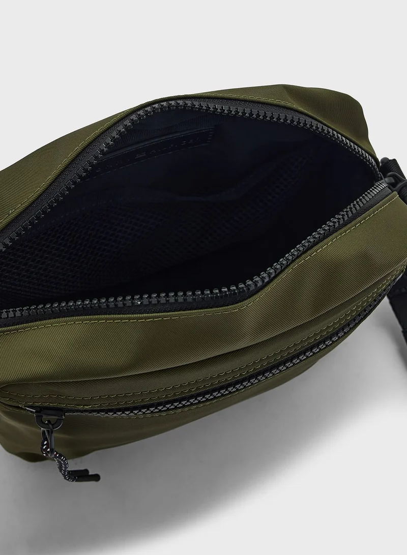 TOMMY HILFIGER Logo Messenger Bag