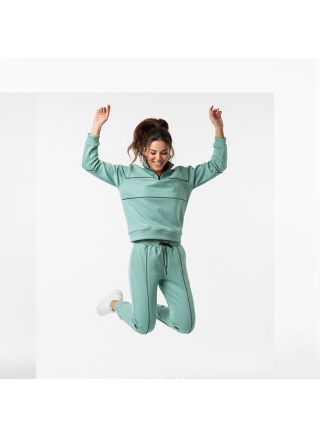 Caesar Women's tracksuit with velvet lining and linear designs - Image 4