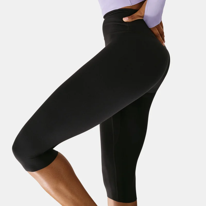 Nike Black Women's Zenvy Dri-FIT Training Capri Leggings for Women | Best Price UAE