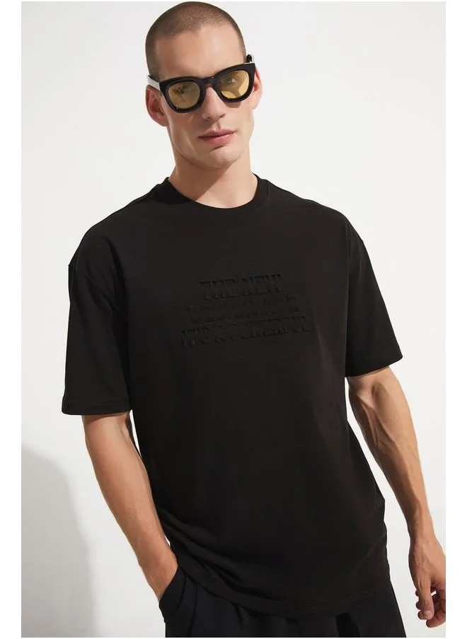 جون June Men Oversize Pattern Embossed Printed Crew Neck Tshirt Black