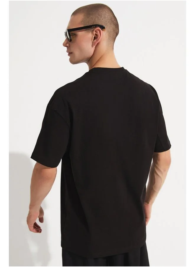 جون June Men Oversize Pattern Embossed Printed Crew Neck Tshirt Black