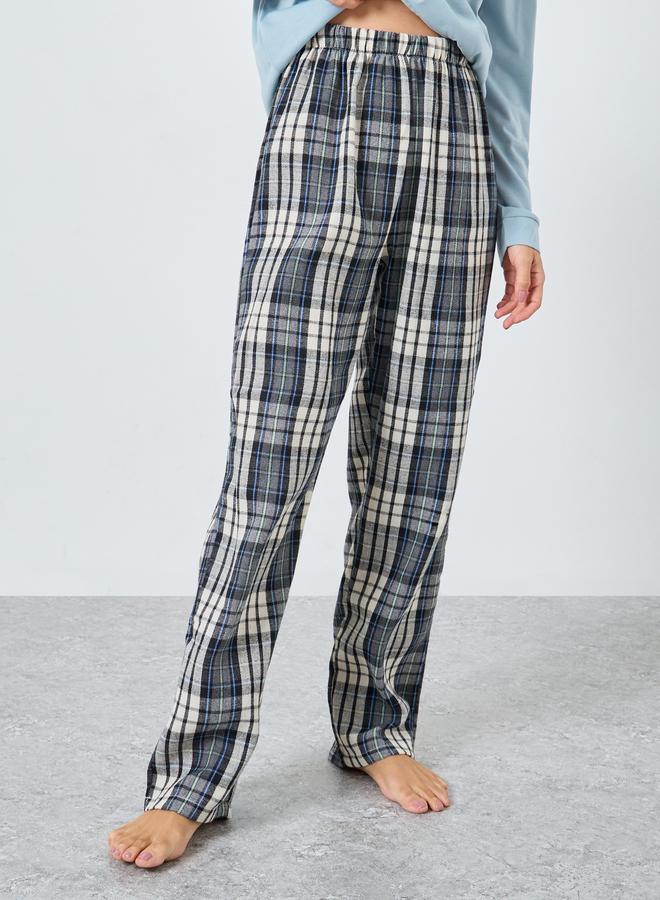 ستايلي طقم بيجاما من تيشيرت بطبعة كتابة وبنطال بنقشة مربعات - Image 4