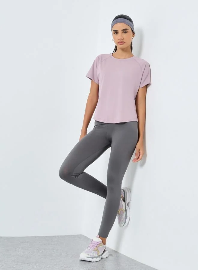 ستايلي اكتيف بلوزة بقصة بوكسي وتداخلات شبكية