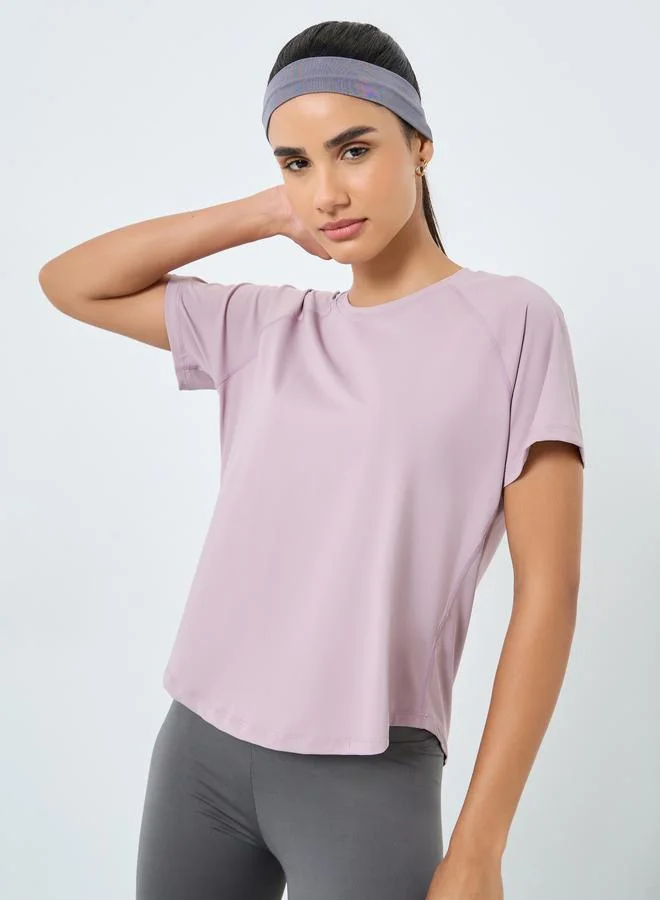 ستايلي اكتيف بلوزة بقصة بوكسي وتداخلات شبكية