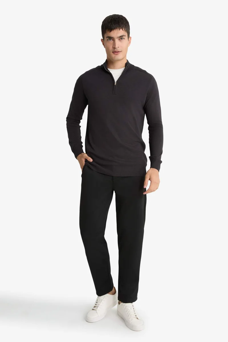 ديفاكتو Standard Fit Stand Collar Half Zippered Knit Pullover