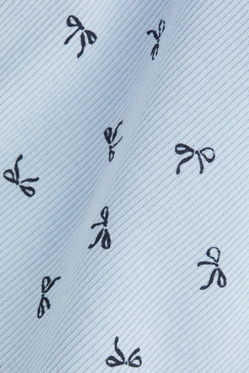 اتش اند ام بلوزة من القطن مزينة بطبعة