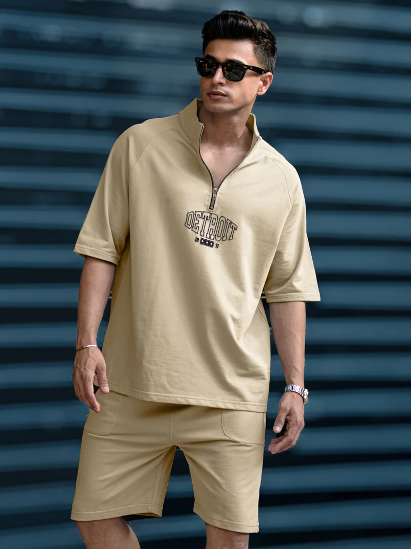 مانياك بدلة رياضية رجالية قطنية بنقشة جنون برقبة عالية وأكمام نصفية بلون البسكويت