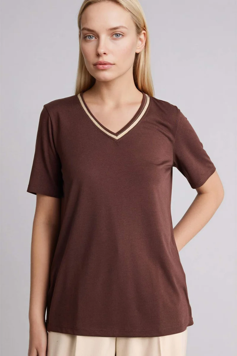 ديفاكتو Regular Fit V-Neck Short Sleeve T-Shirt