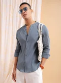 ذا انديان كراج كو Men Slim Fit Solid Full Sleeves Mandarin Collar Resort Wear Shirt