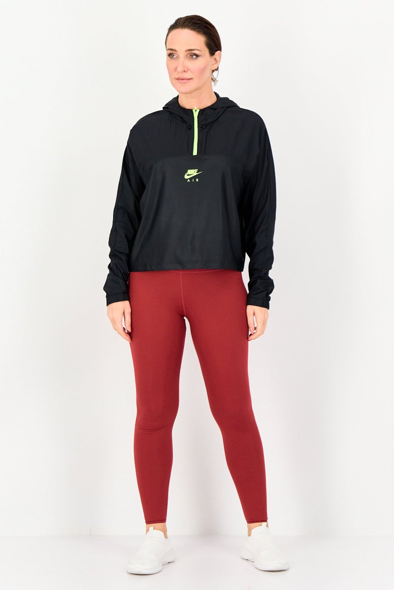 Nike جاكيت رياضي نسائي بأكمام طويلة مناسب للجري، أسود - Image 2