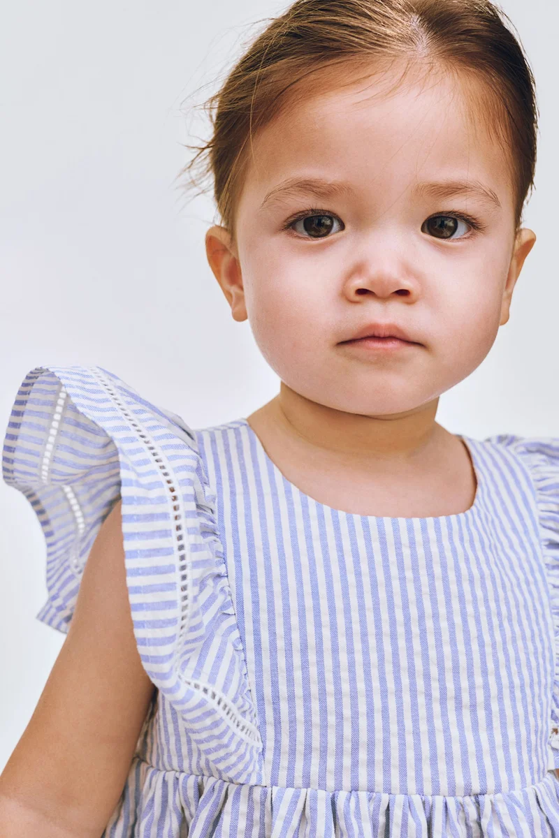 اتش اند ام فستان قطني بحواف مكشكشة