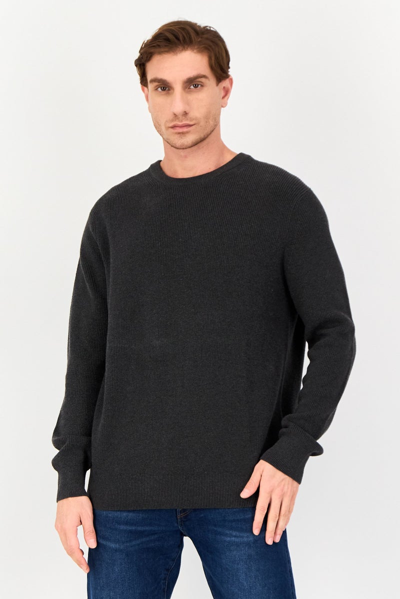 Celio سويت شيرت رجالي بأكمام طويلة بتصميم محبوك، رمادي داكن - Image 1