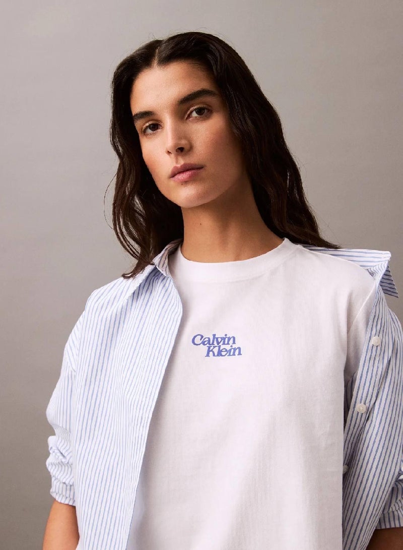 كالفن كلاين جينز تيشرت مزين بشعار كلفن كلاين بنمط فلوك - Image 1