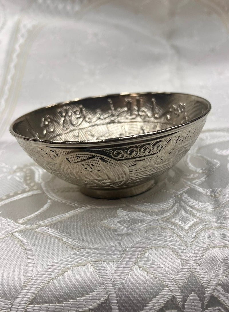 A rare and beautiful masterpiece that can be added to your home. It was previously called (the Faja’a Bowl). It is a circular vessel made of stainless steel. The Throne Verse is carved on its wall. It was previously used for Arab medicine. - Image 2