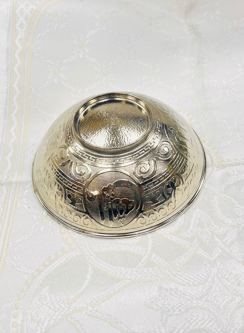 A rare and beautiful masterpiece that can be added to your home. It was previously called (the Faja’a Bowl). It is a circular vessel made of stainless steel. The Throne Verse is carved on its wall. It was previously used for Arab medicine. - Image 3