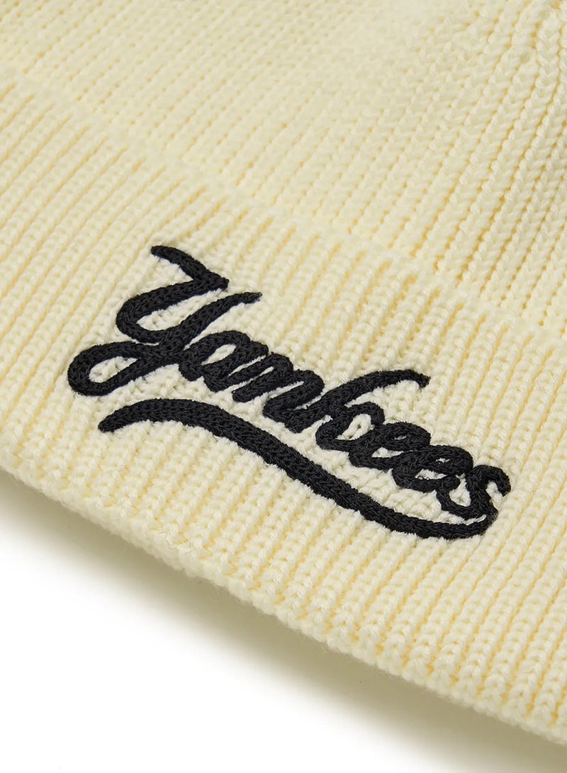 إم إل بي Varsity Cursive New York Yankees Beanie - Image 3
