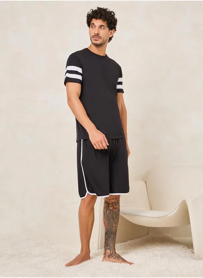 ستايلي Striped Sleeves Detail T-Shirt & Shorts Set