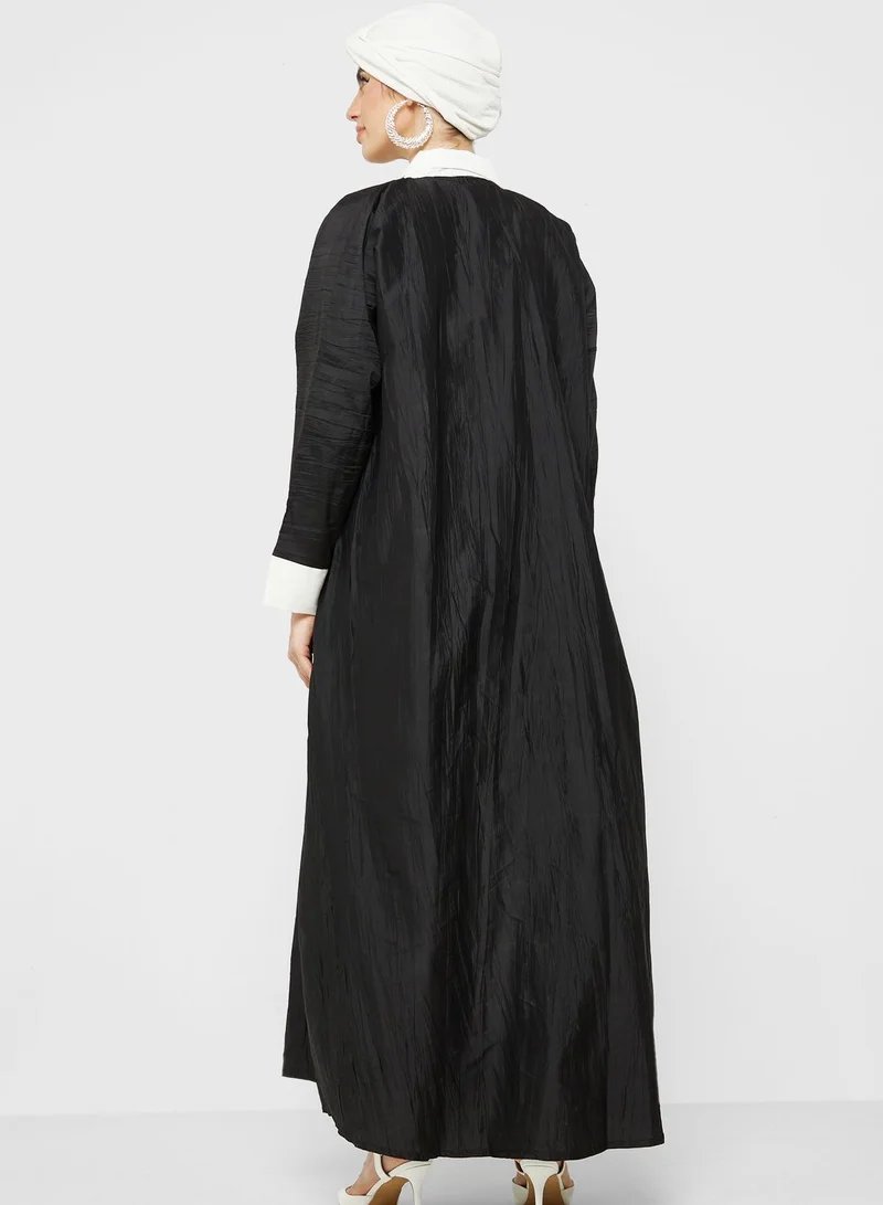 Khizana Textured Abaya With Sheila