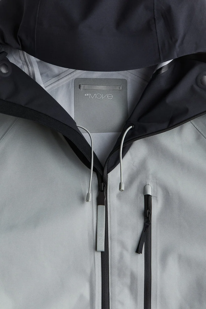 اتش اند ام جاكيت مقاوم للماء بقصة عادية