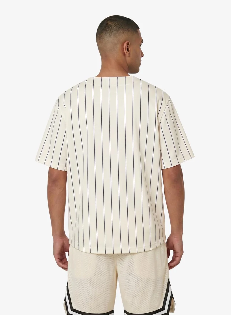 كارل كاني قميص بيسبول قصير بخطوط رفيعة بأسلوب الكورسيف