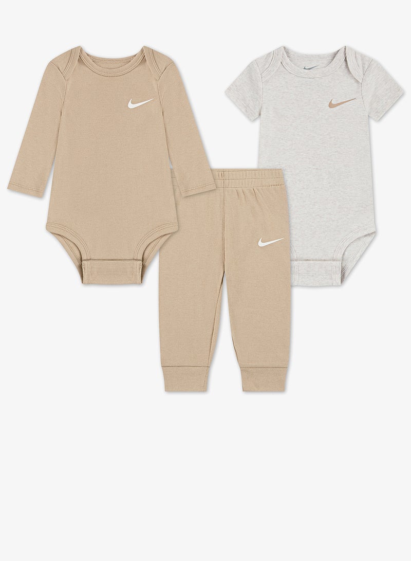 Nike Kids Cherry Aop Tempo Shorts - Image 1