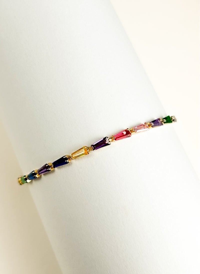 سوار بتصميم نابض بالألوان المتعددة من الأحجار الكريمة الاصطناعية، قابل للتعديل ومطلي بالذهب عيار 18 للنساء. - Image 3