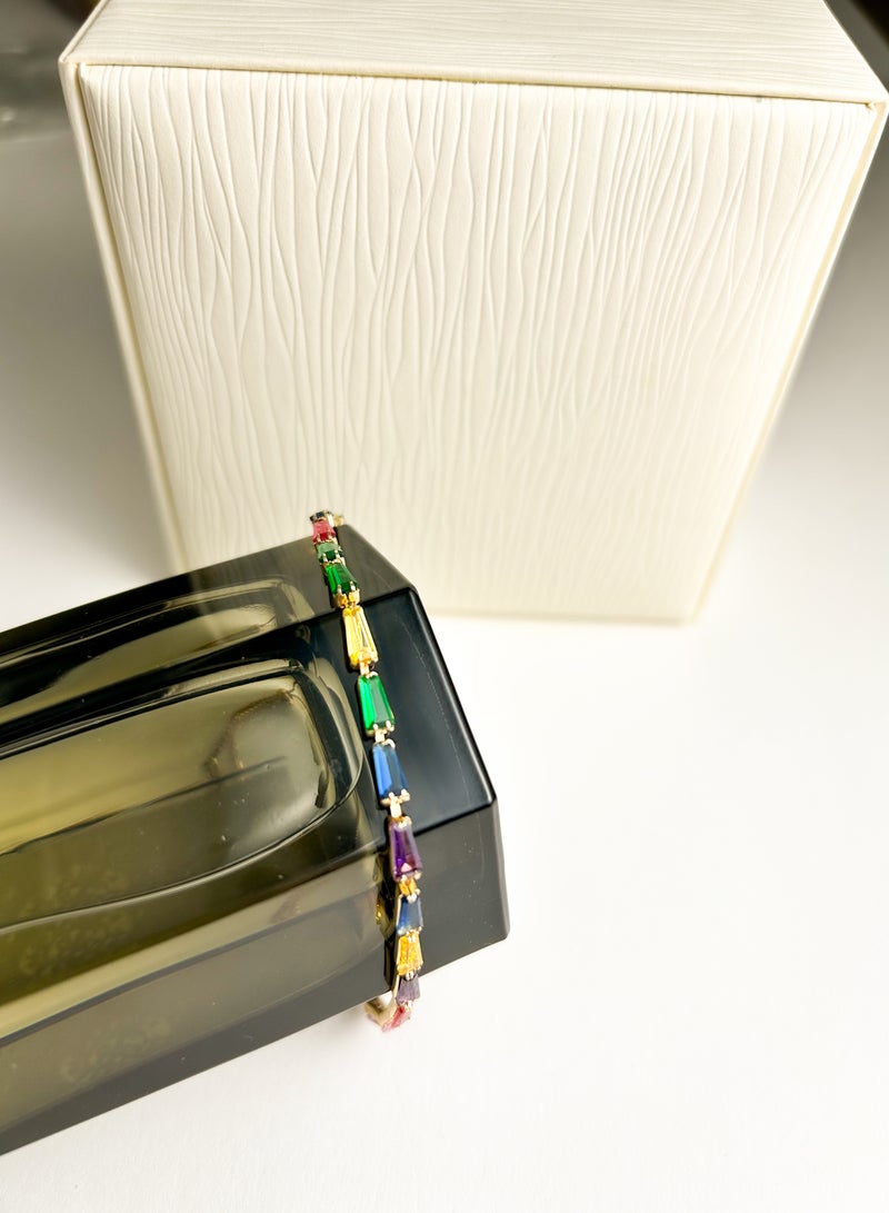 سوار بتصميم نابض بالألوان المتعددة من الأحجار الكريمة الاصطناعية، قابل للتعديل ومطلي بالذهب عيار 18 للنساء. - Image 5