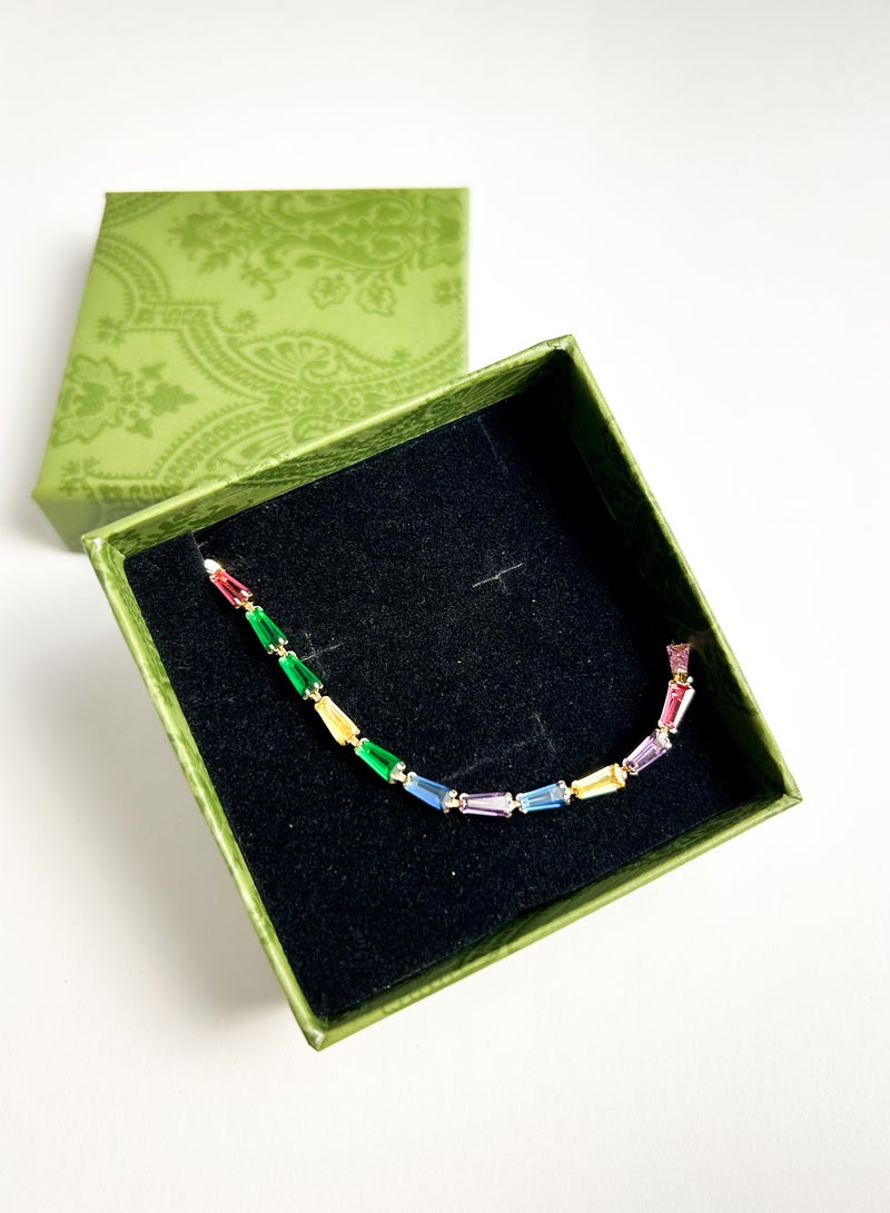 سوار بتصميم نابض بالألوان المتعددة من الأحجار الكريمة الاصطناعية، قابل للتعديل ومطلي بالذهب عيار 18 للنساء. - Image 2