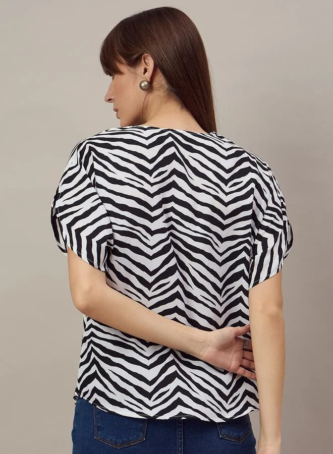 Kuwarii Animal Print Relaxed Fit Top