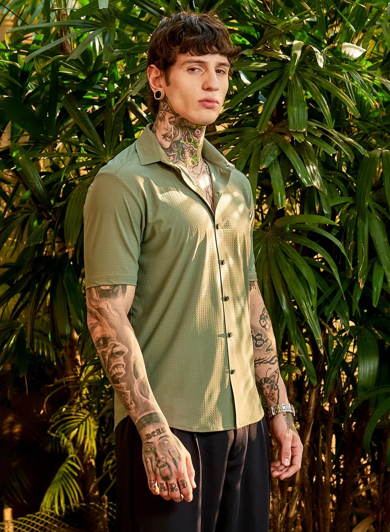 كامبوس سوترا قميص رجالي أخضر زيتوني بدون خياطة مكعب الشكل