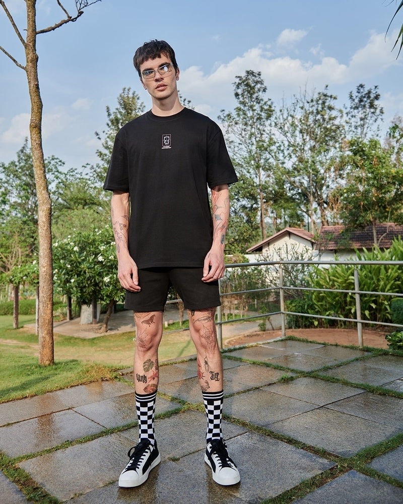 bewakoof Men's Black The View Graphic Printed Oversized T-shirt - Image 4