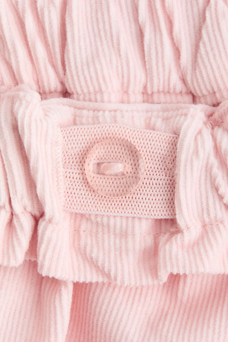 اتش اند ام بنطلون كوردوري بحواف مكشكشه