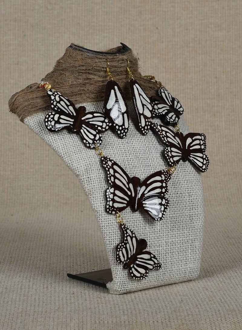 إن إتش قلادة فراشة على شكل بومة بتصميم حيوان مصنوع يدويًا من قشرة جوز الهند من N&H مع أقراط متطابقة ، عبوة كومبو مكونة من قطعتين - Image 2