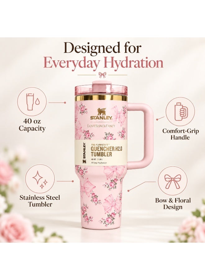 جيرينك كوب ستانلي «Quencher H2.0 FlowState» سعة 40 أونصة مزود بمقبض وقشة، لون «Rosa Beaux Pink» من LoveShackFancy، كوب سفر من الفولاذ المقاوم للصدأ مع عزل فراغي، متوافق مع حاملات الأكواب، مع صندوق هدايا، سعة 1.18 لتر - Image 3