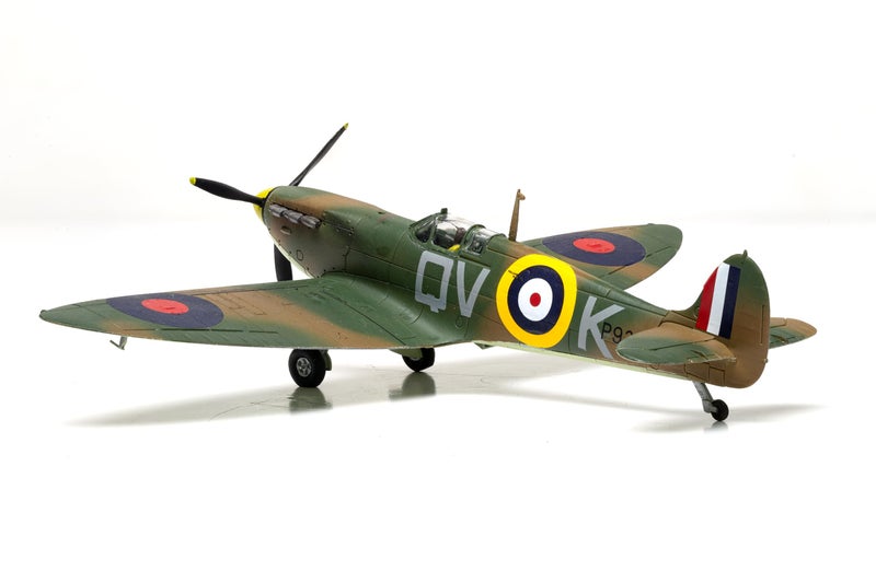 إيرفيكس Airfix Standard Model Set - A01071C Supermarine Spitfire Mk.Ia Model Building Kit - Plastic Model Plane Kits for Adults & Children 8+, Set Includes Sprues, Decals & Paint Guide - 1:72 Scale Model - Image 4