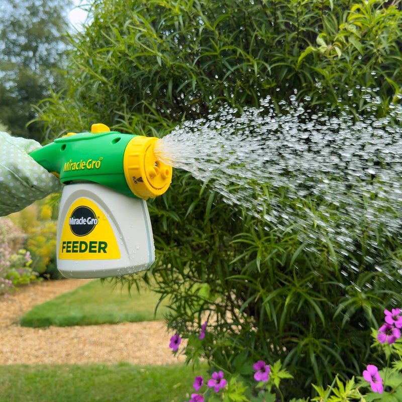 Miracle-Gro 16733 Feeder filled with All Purpose Soluble Plant Food, Green, 220.0 mm*310.0 mm*115.0 mm, Connects Straight to a Garden Hose - Image 5