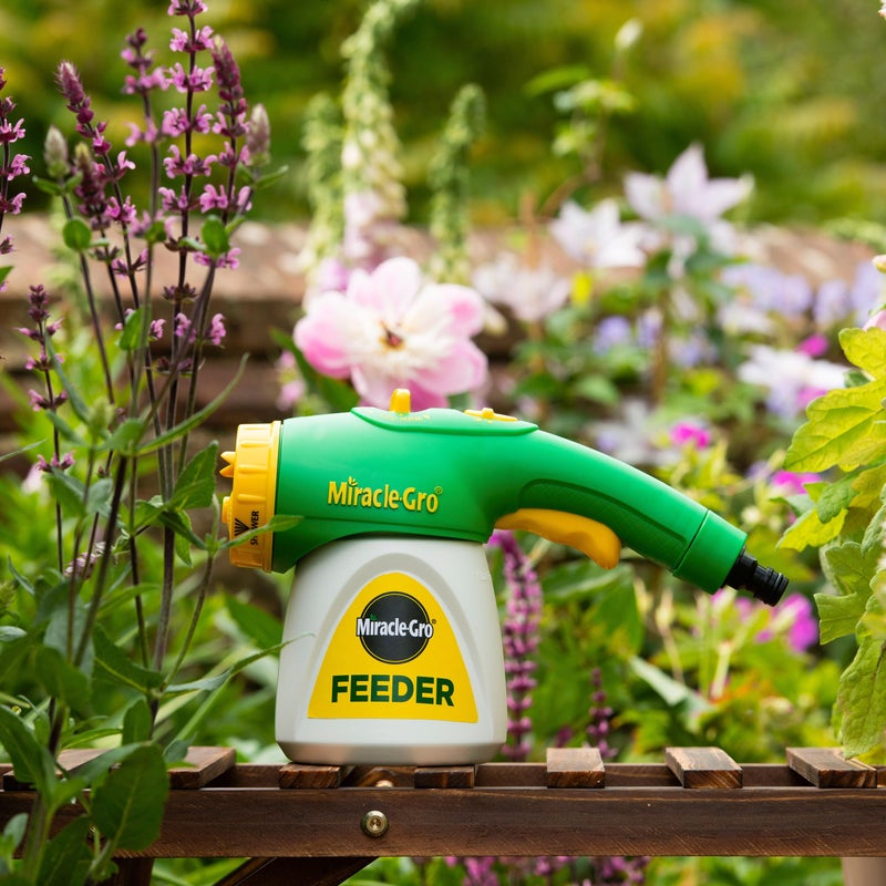 Miracle-Gro 16733 Feeder filled with All Purpose Soluble Plant Food, Green, 220.0 mm*310.0 mm*115.0 mm, Connects Straight to a Garden Hose - Image 3