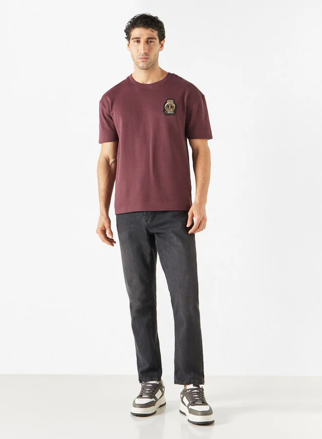 إمبيرور تيشيرت بأكمام قصيرة وتفاصيل زينة من إمبيرور