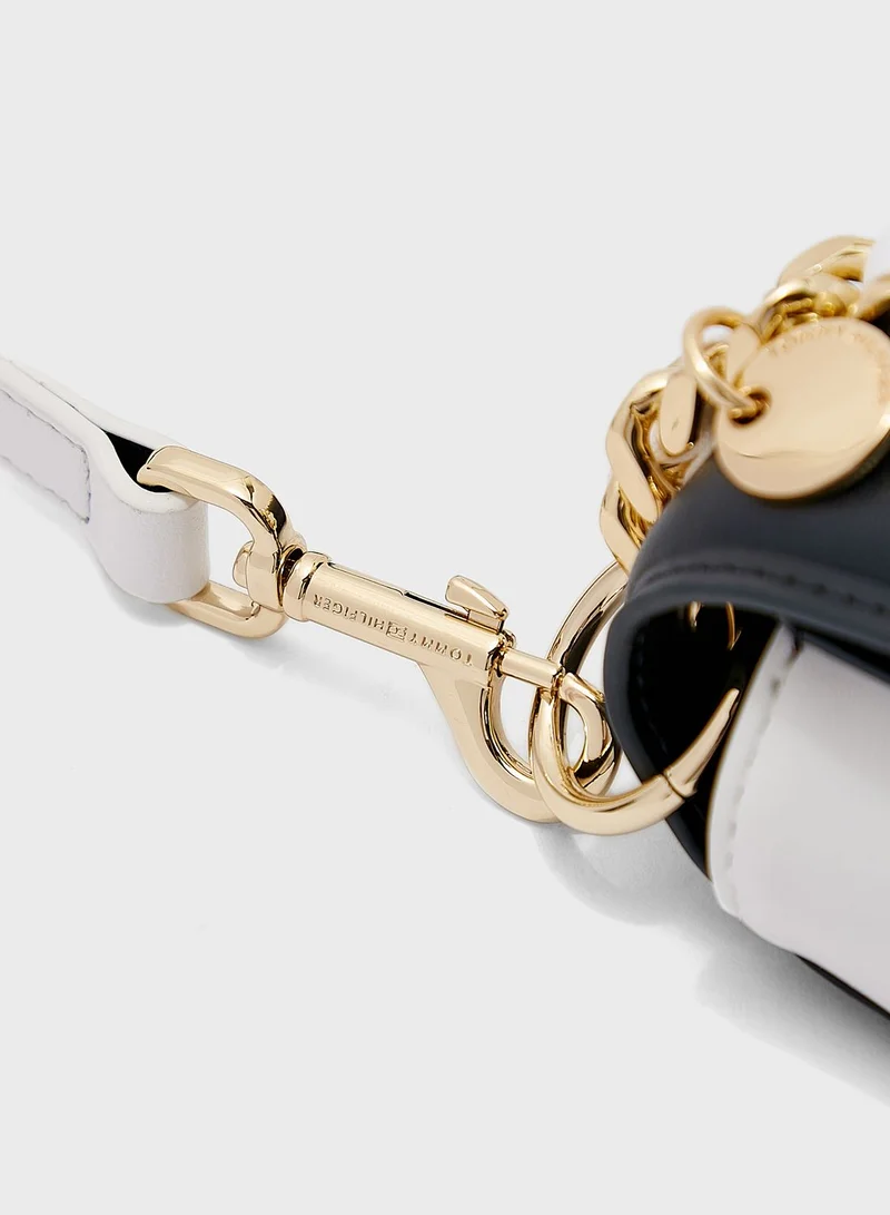 TOMMY HILFIGER Chic Saddle Crossbody Bag