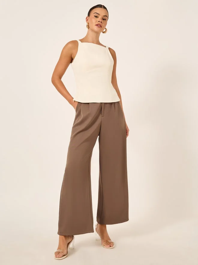 Styli Solid Square Neck Sleeveless Top