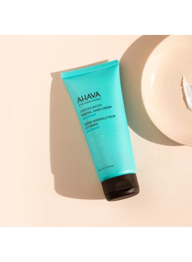 AHAVA كريم يد معدني من مياه البحر الأحمر، معطر بالبحر - مرطب يدين لليدين الجافة والمتشققة، خفيف وسريع الامتصاص، غني بمزيج معادن البحر الأحمر أوسموتير، هازل الساحرة وألانطوين، 3.4 أونصة سائلة - Image 5