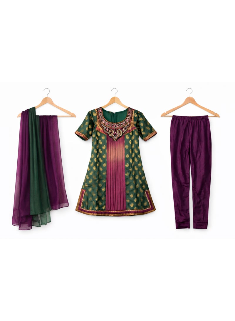 جوليتي إل إل سي طقم كورتي تقليدي للبنات | عمر 3–4 سنوات | 3 قطع مع شال (كورتي، بنطال ووشاح) | أخضر وبنفسجي ووردي - Image 2