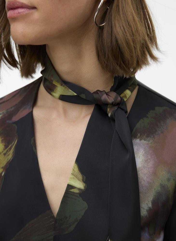 فيرو مودا بلوزة نسائية بطبعة زهور وربطة عنق - Image 3