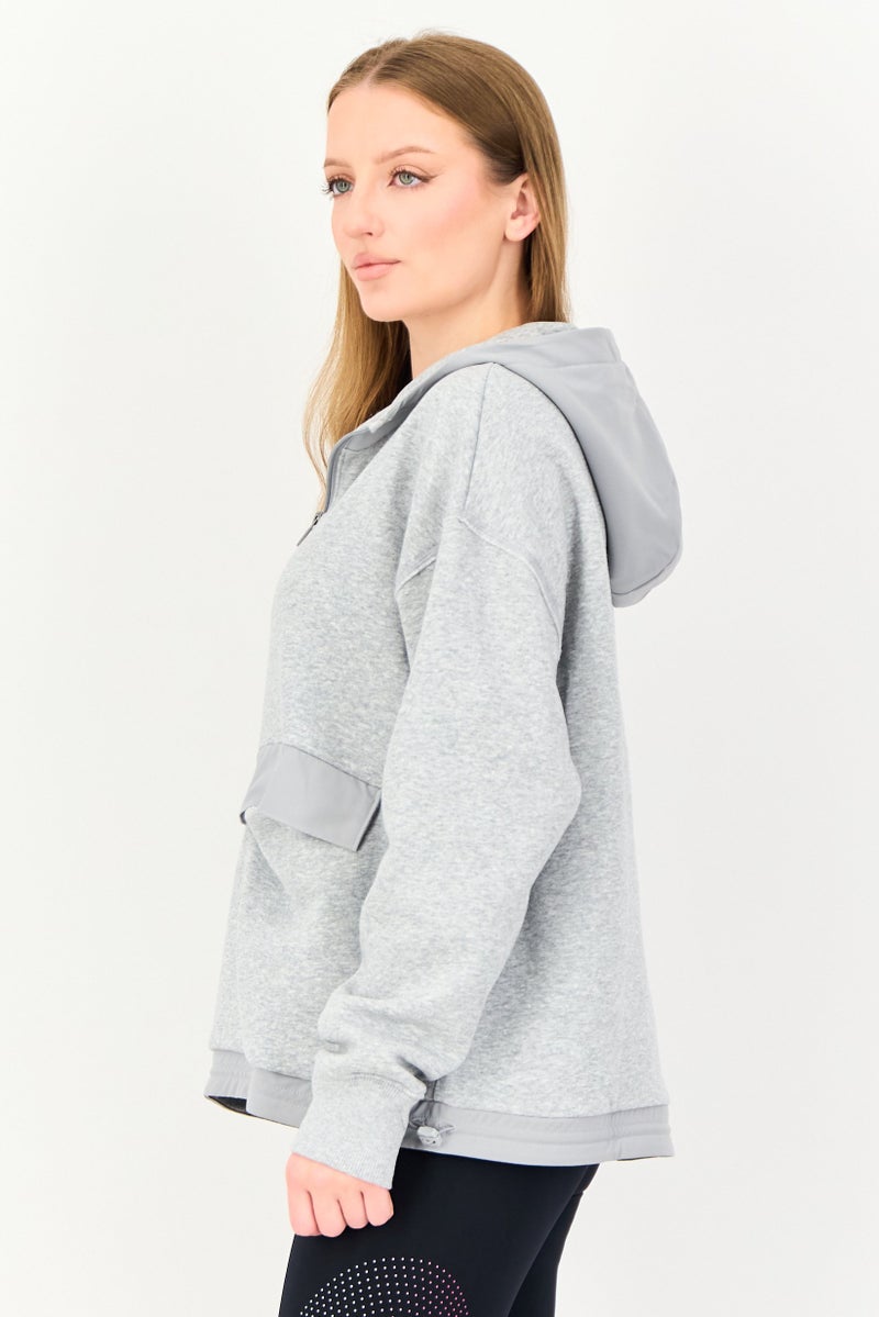 UNDER ARMOUR هودي خارجي بأكمام طويلة فضفاضة للنساء من أندر أرمور × مشروع روك، رمادي - Image 4